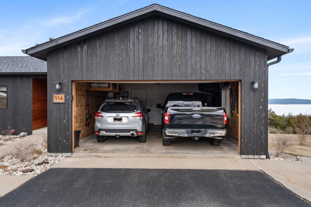 914 Country Lane Petoskey MI 49770