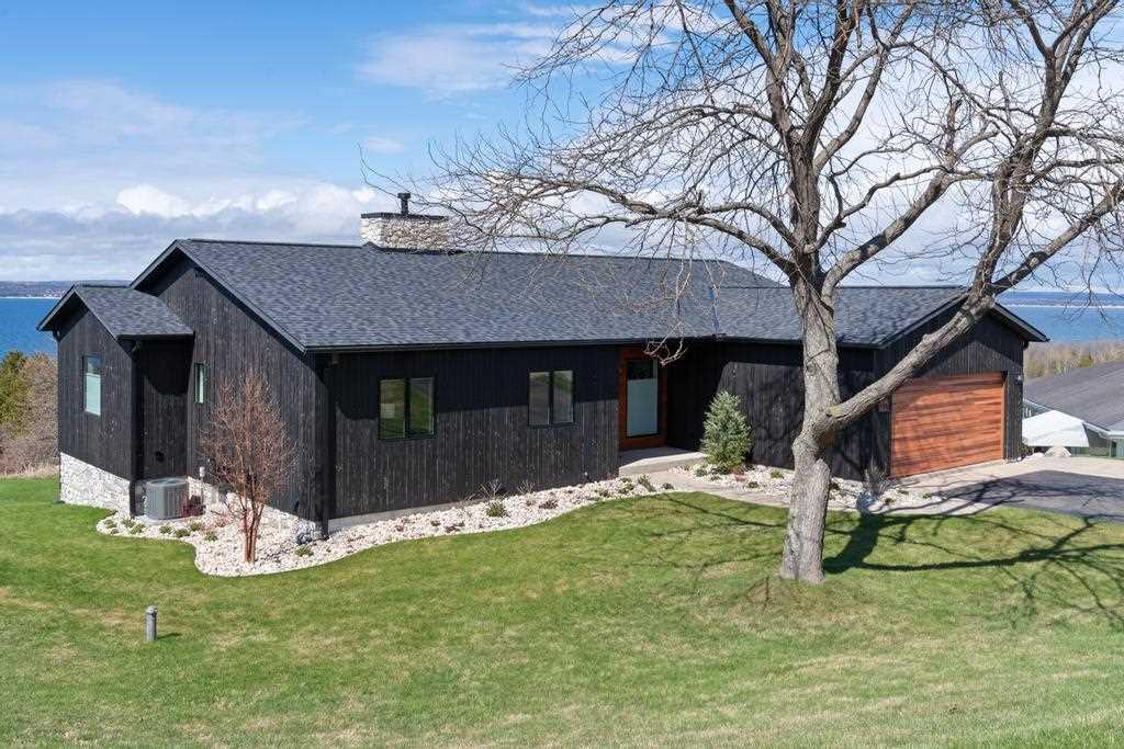 914 Country Lane Petoskey MI 49770