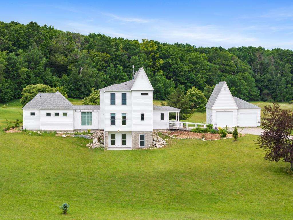 5613 Division Road Harbor Springs MI 49740