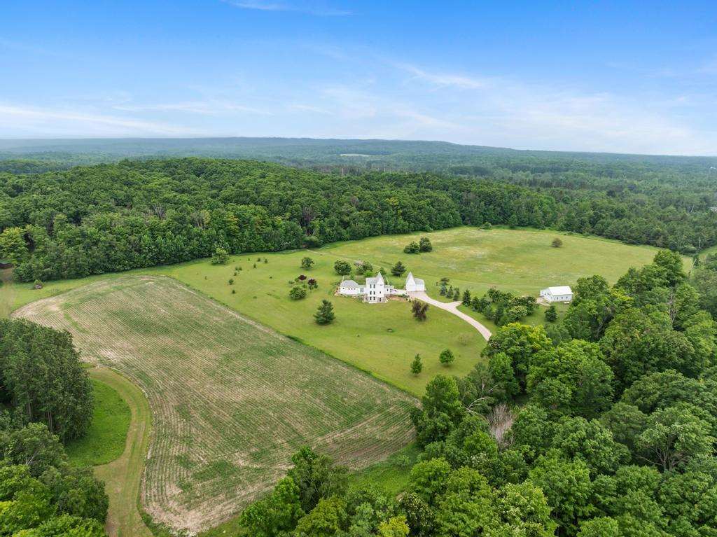 5613 Division Road Harbor Springs MI 49740