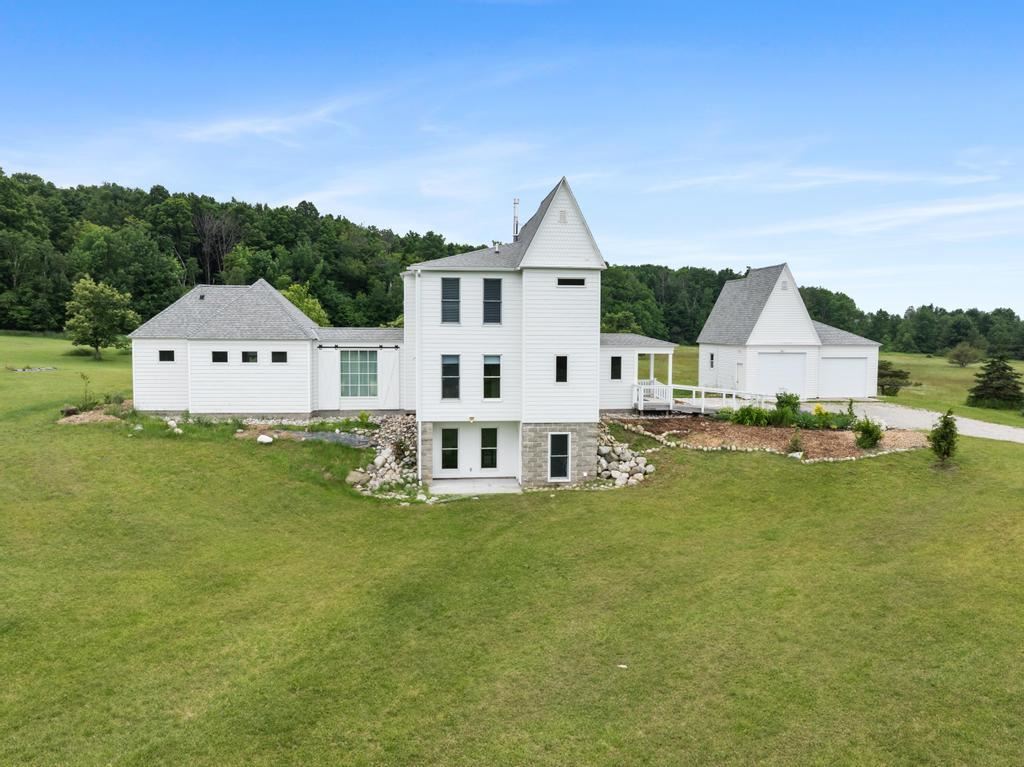 5613 Division Road Harbor Springs MI 49740