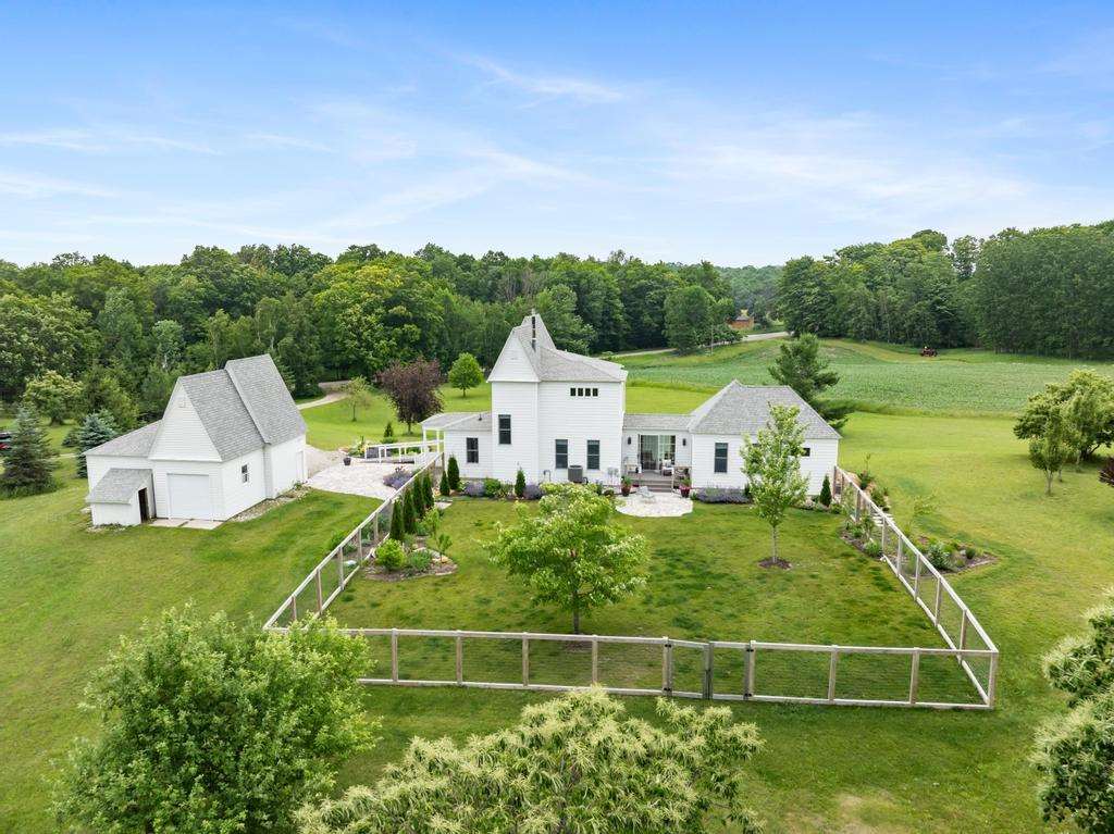 5613 Division Road Harbor Springs MI 49740