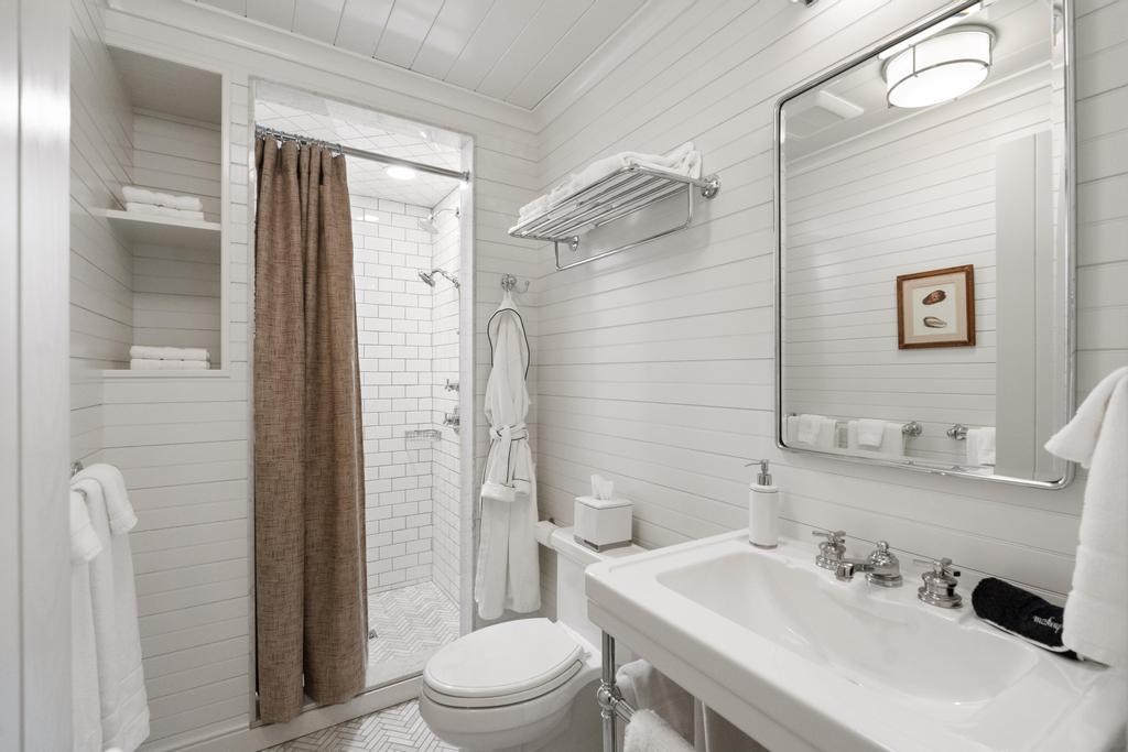 582 E Main Street Harbor Springs MI 49740