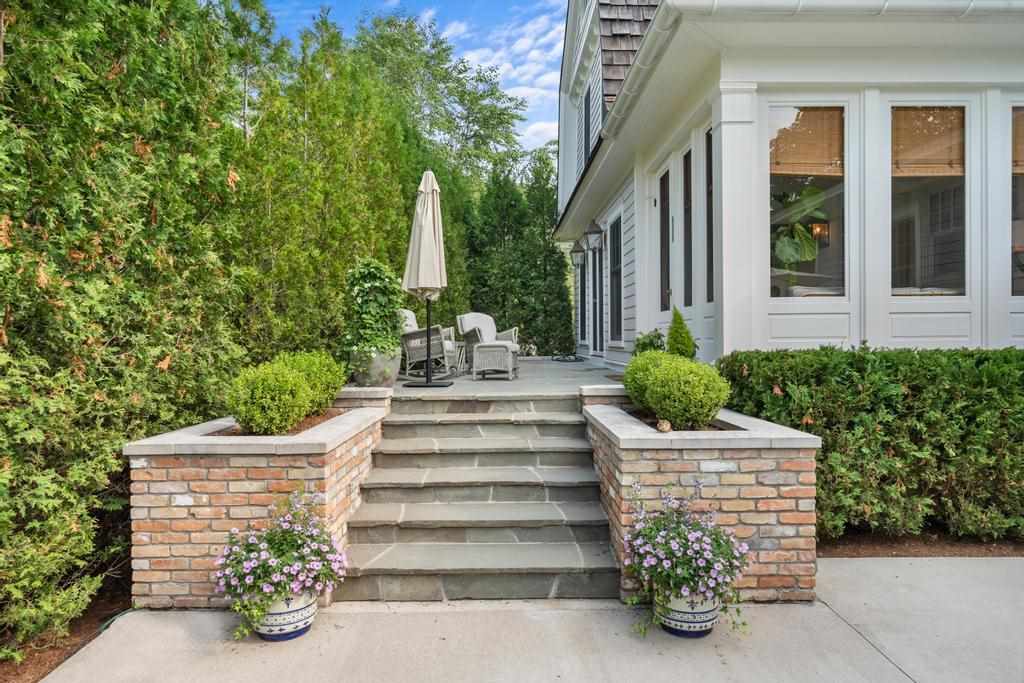 582 E Main Street Harbor Springs MI 49740