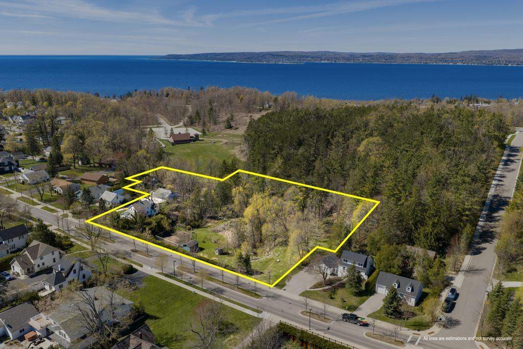 1119 E Mitchell Street Petoskey MI 49770