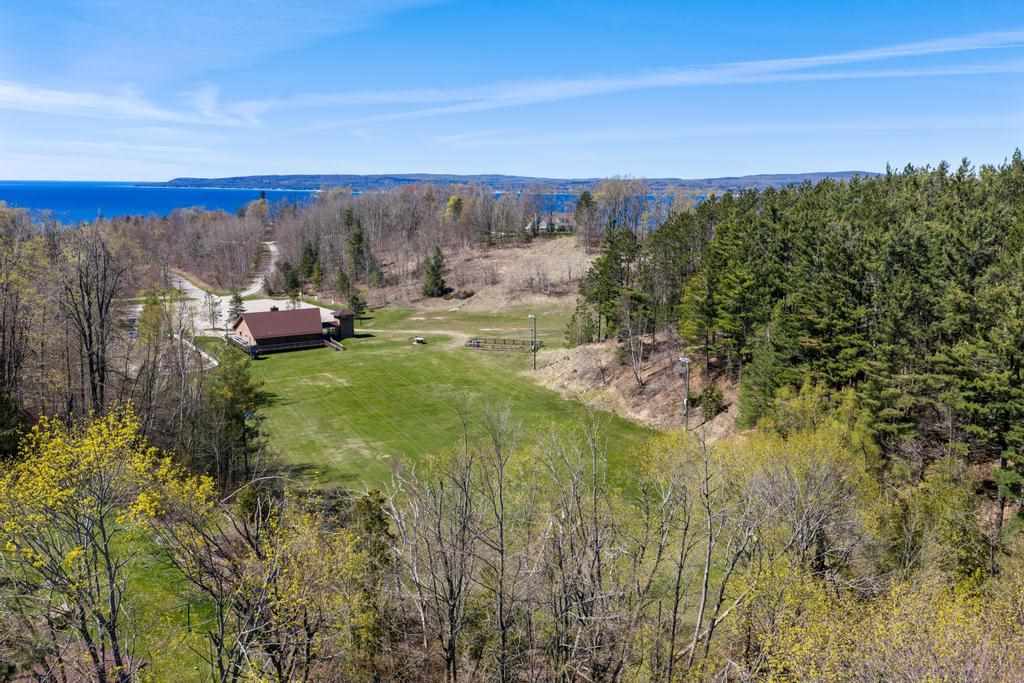 1119 E Mitchell Street Petoskey MI 49770
