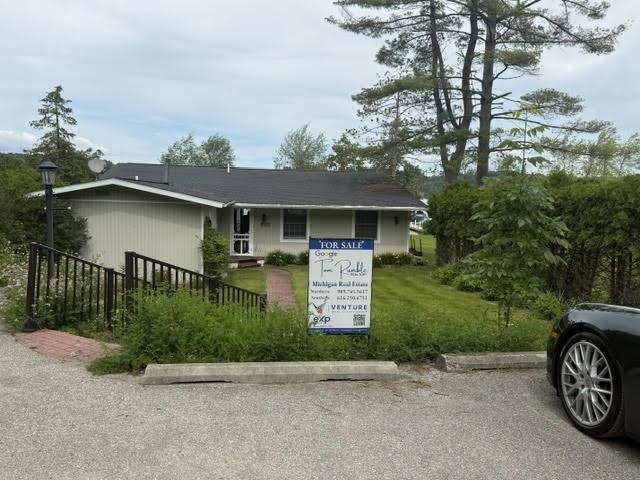 8630 Curtis Lane Petoskey MI 49770
