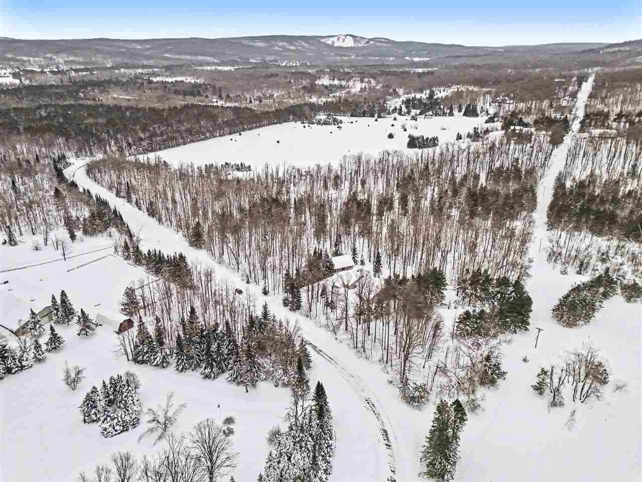 2670 Larks Lake Harbor Springs MI 49740