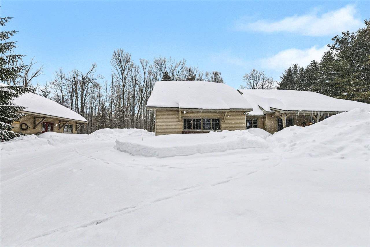 2670 Larks Lake Harbor Springs MI 49740