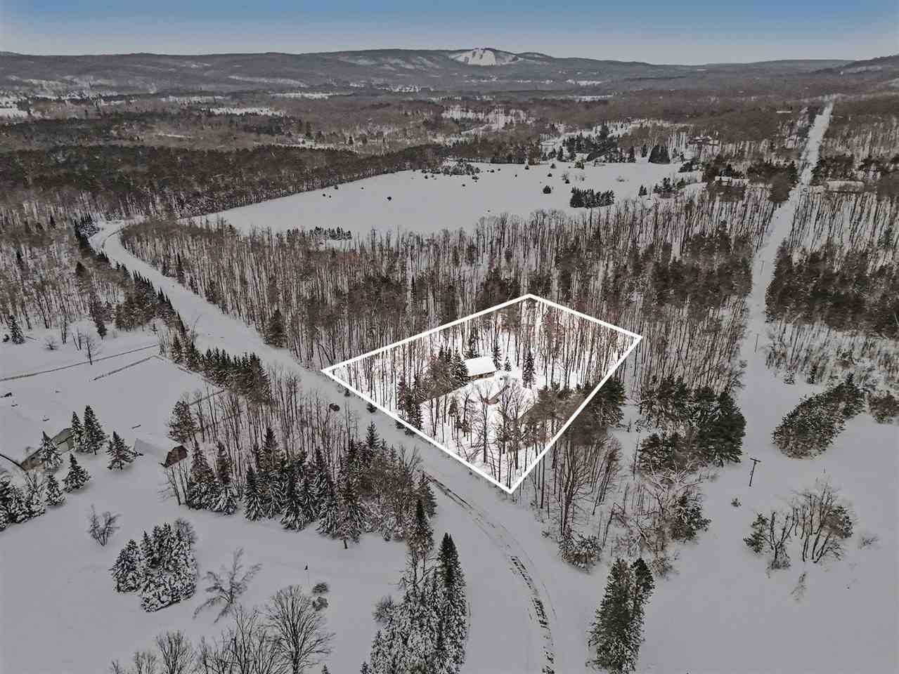 2670 Larks Lake Harbor Springs MI 49740