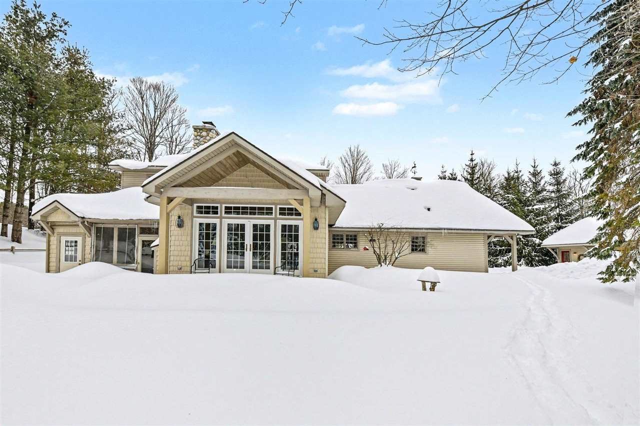 2670 Larks Lake Harbor Springs MI 49740
