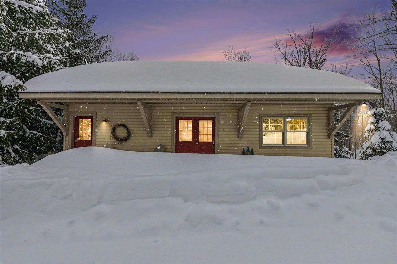 2670 Larks Lake Harbor Springs MI 49740