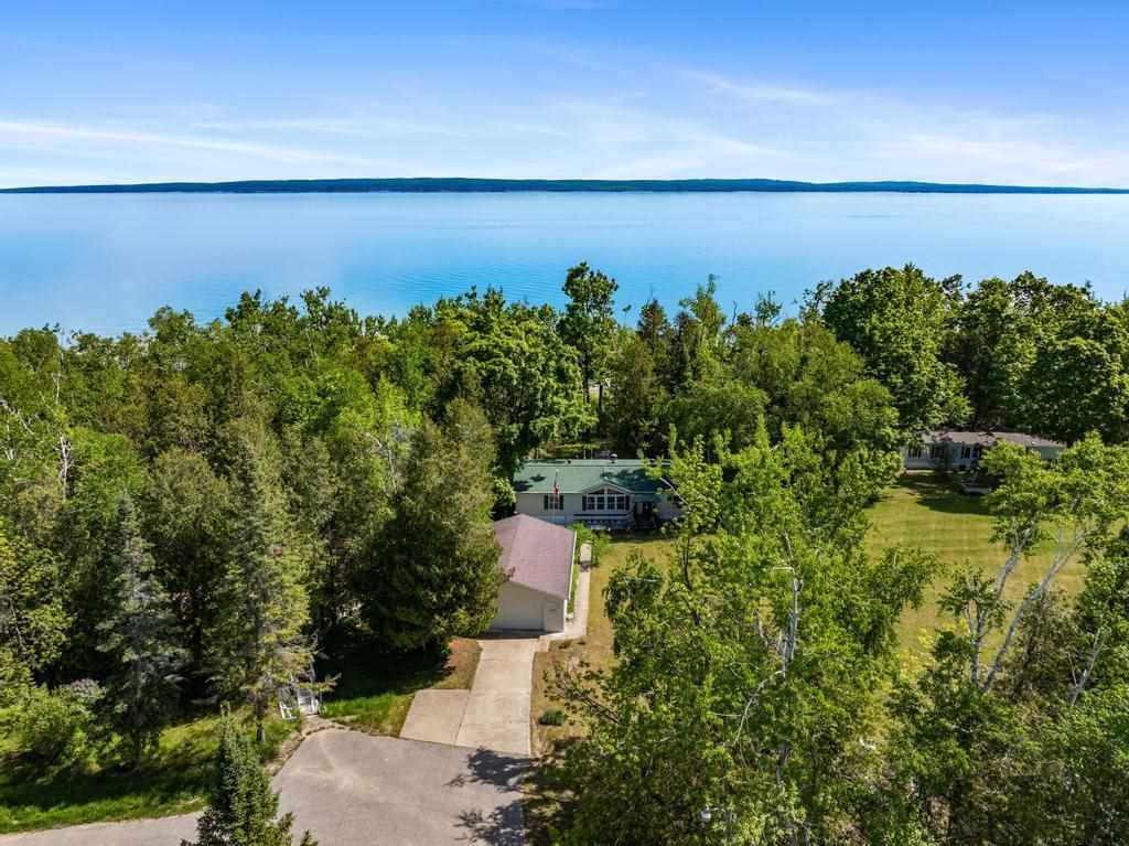 07525 Karlee Court Charlevoix MI 49720