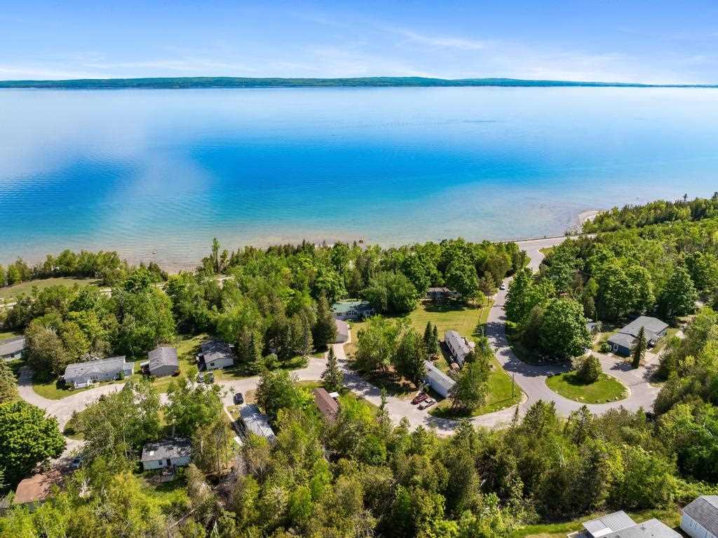 07525 Karlee Court Charlevoix MI 49720