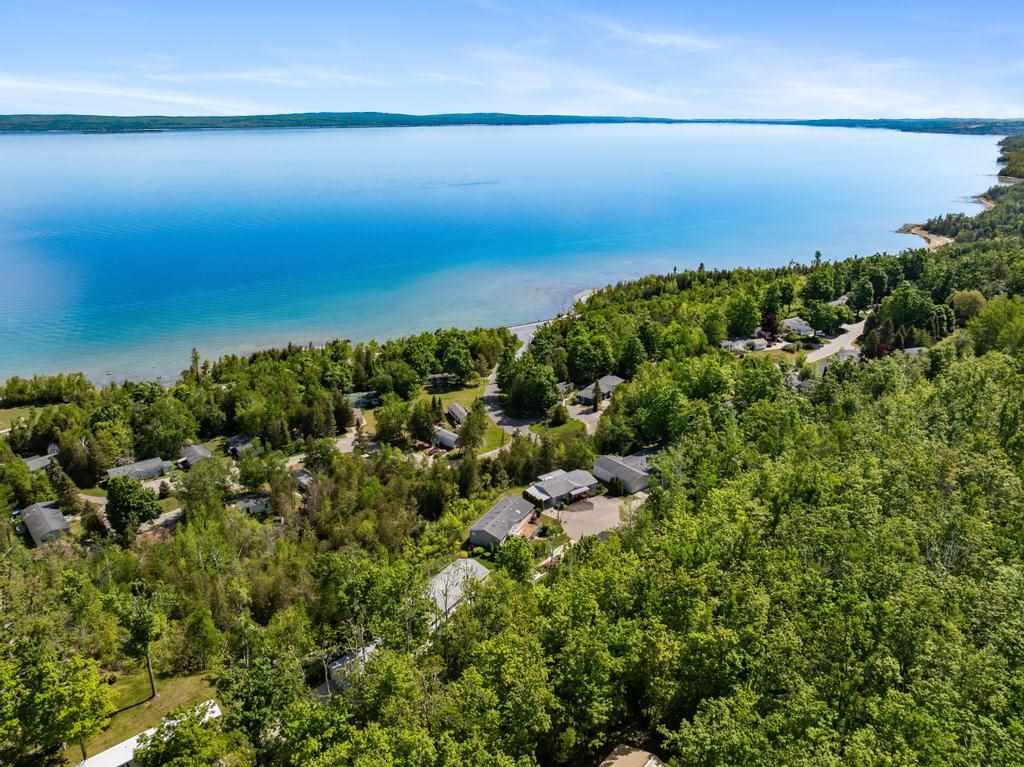07525 Karlee Court Charlevoix MI 49720
