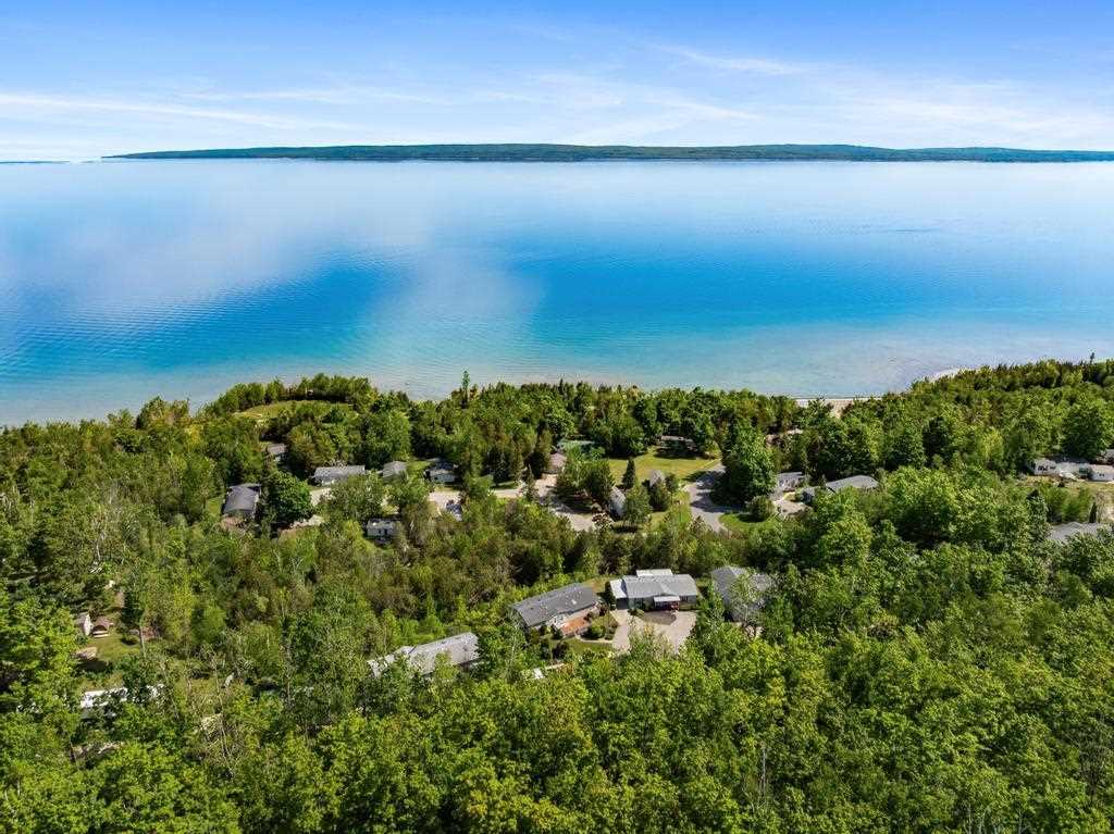07525 Karlee Court Charlevoix MI 49720