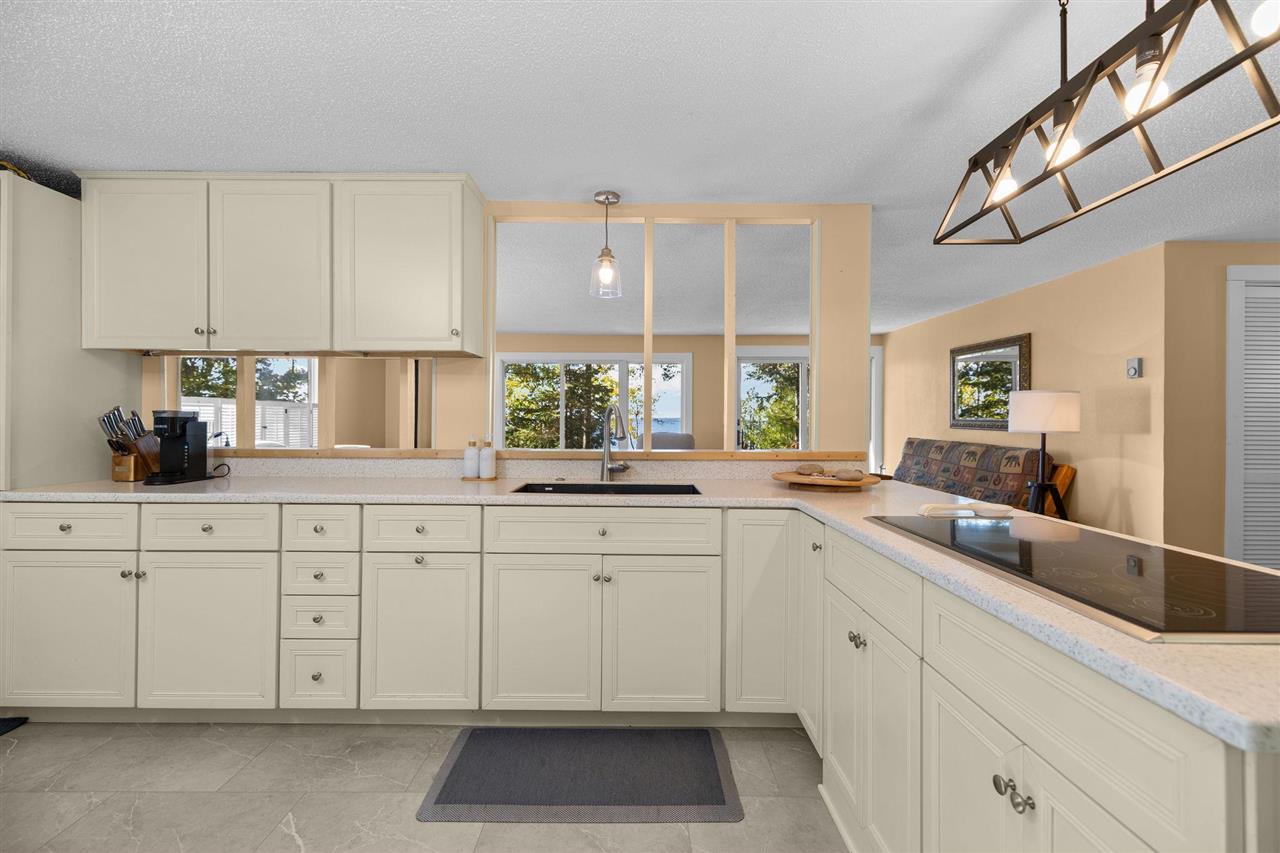 11269 Lakeshore Drive Charlevoix MI 49720