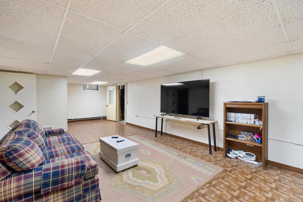 2364 Pinecrest Harbor Springs MI 49740