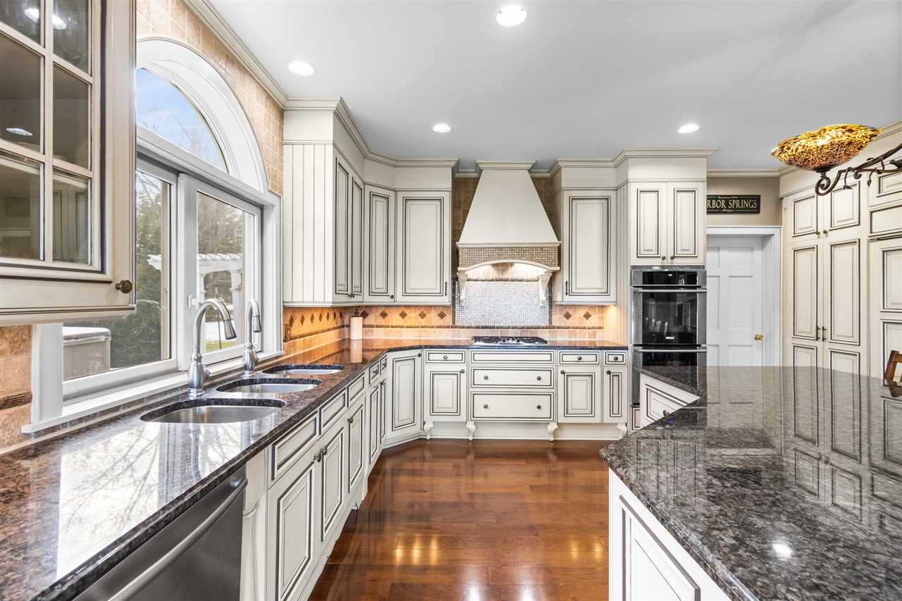 2286 Pinecrest Harbor Springs MI 49740