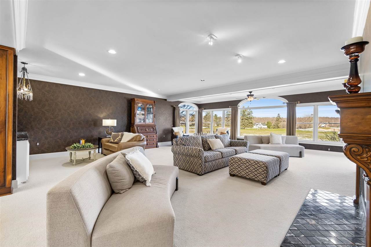 2286 Pinecrest Harbor Springs MI 49740