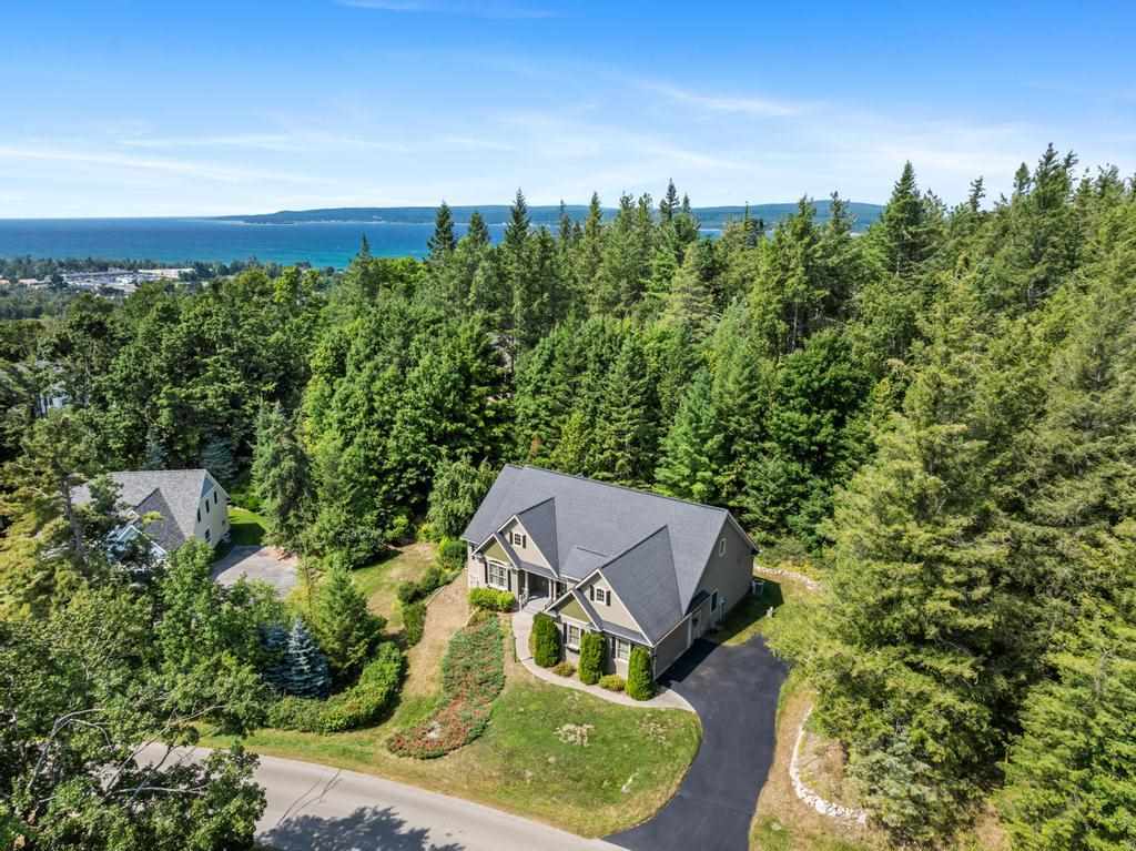 1051 Autumn Lane Petoskey MI 49770