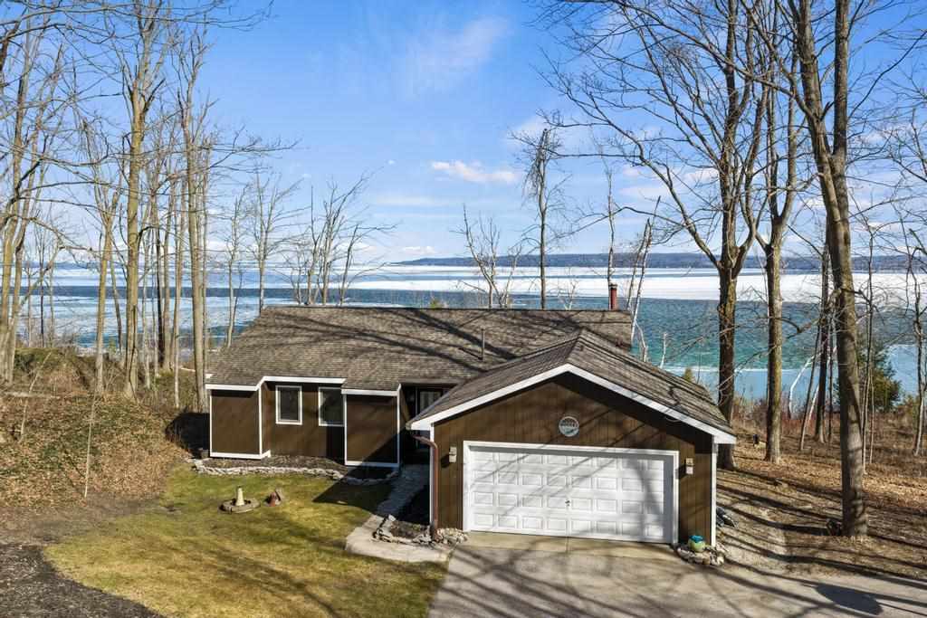 2353 Tor Lane Petoskey MI 49770