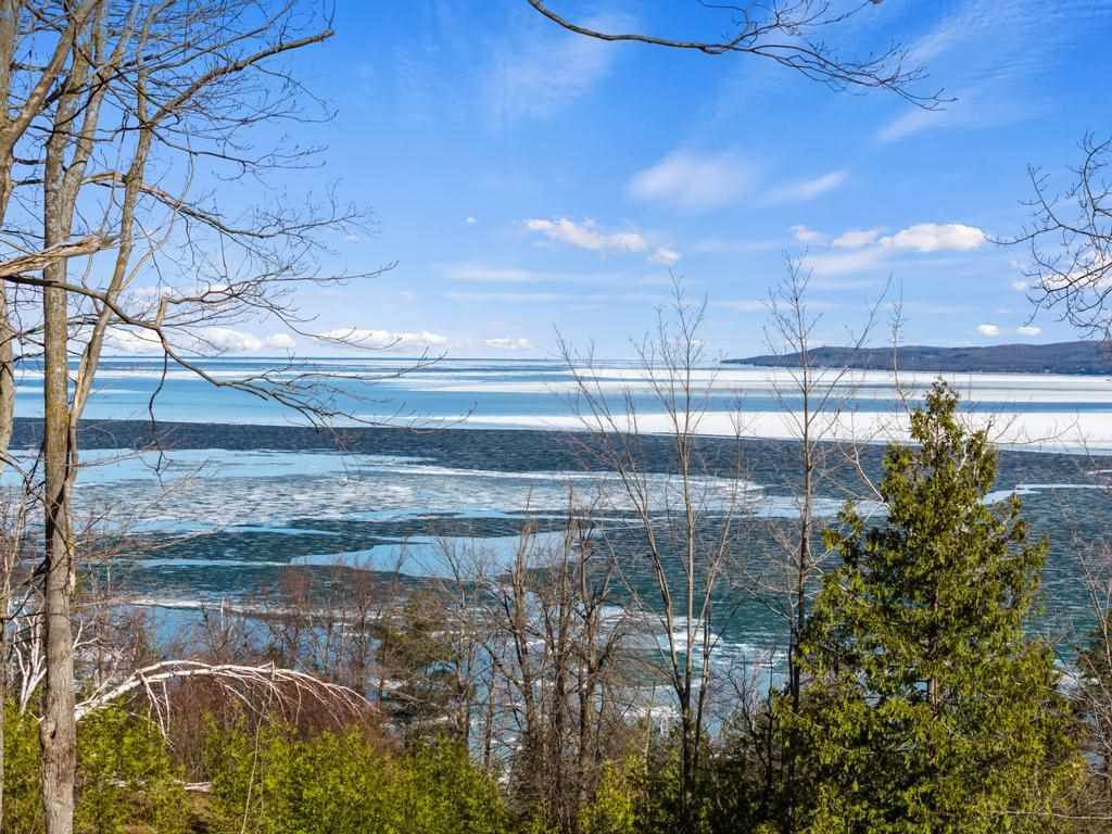 2353 Tor Lane Petoskey MI 49770