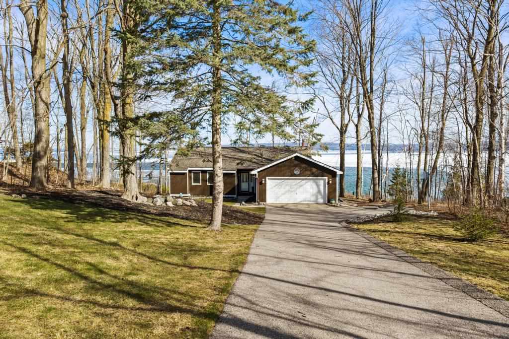2353 Tor Lane Petoskey MI 49770