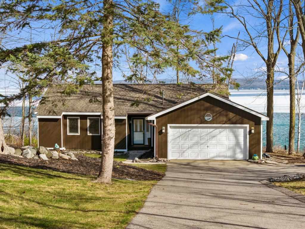 2353 Tor Lane Petoskey MI 49770