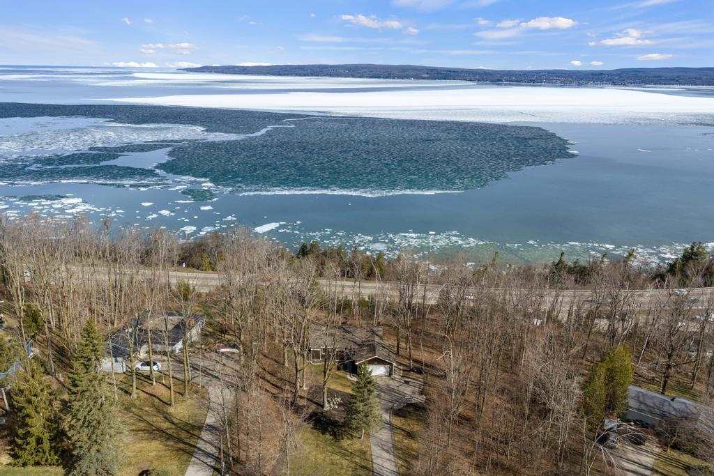2353 Tor Lane Petoskey MI 49770