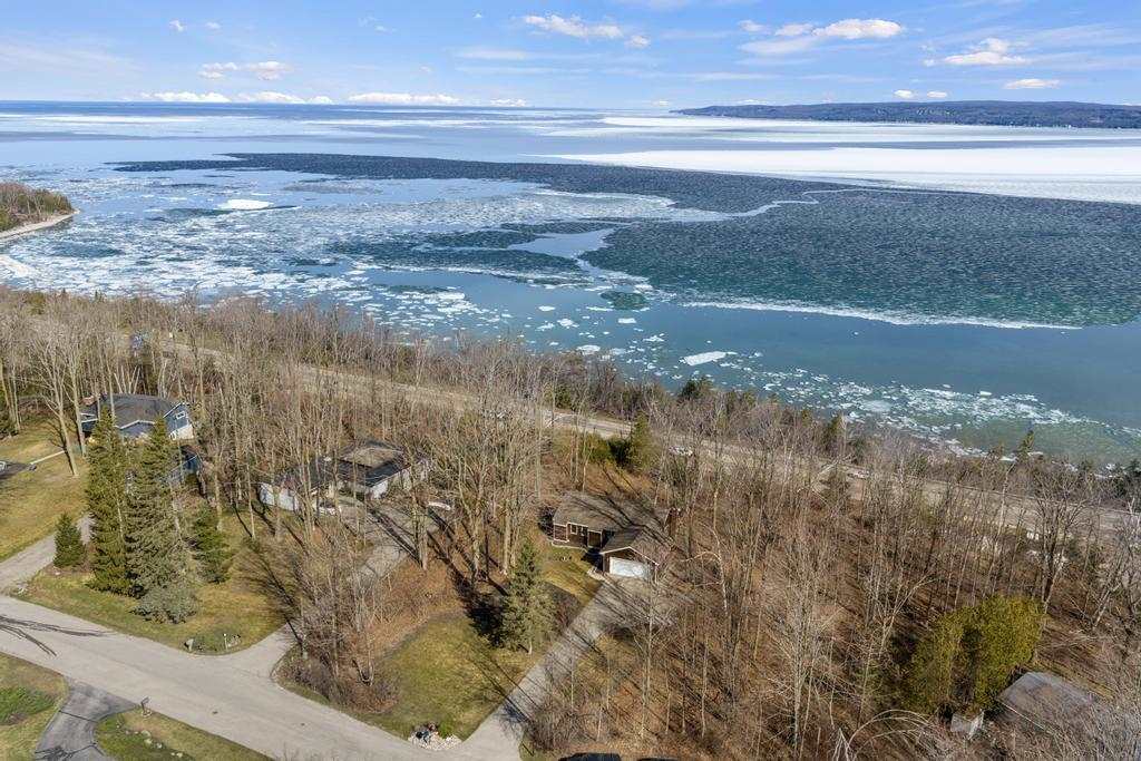 2353 Tor Lane Petoskey MI 49770