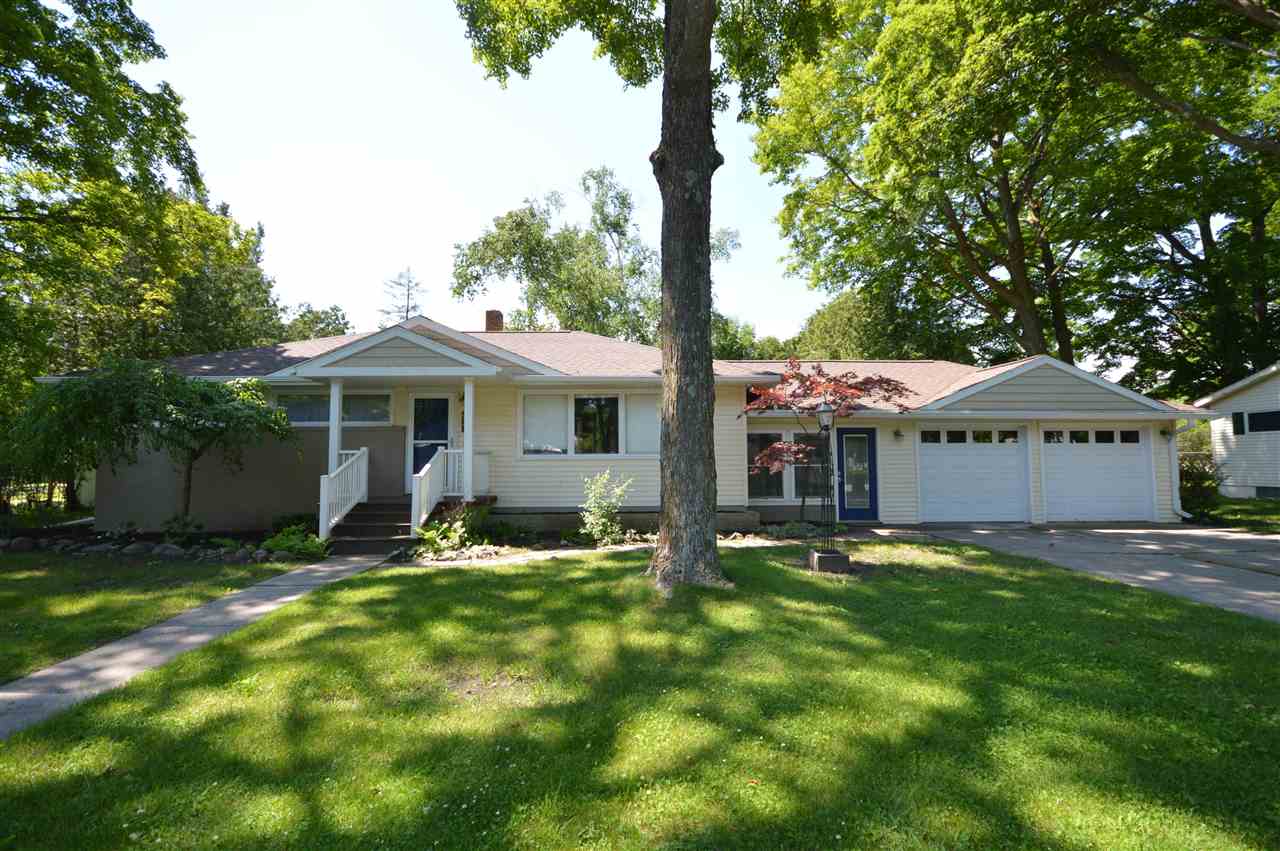 106 Oak Street Charlevoix MI 49720