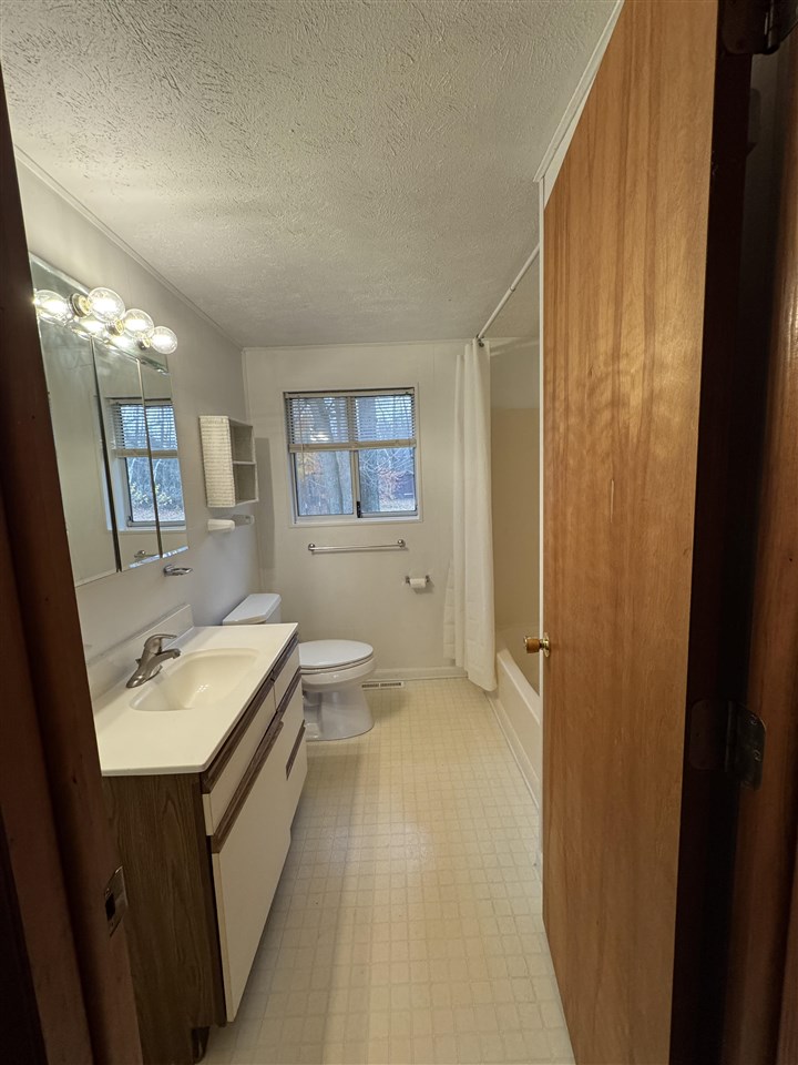 5160 Vis-a-vis Lane Petoskey MI 49770