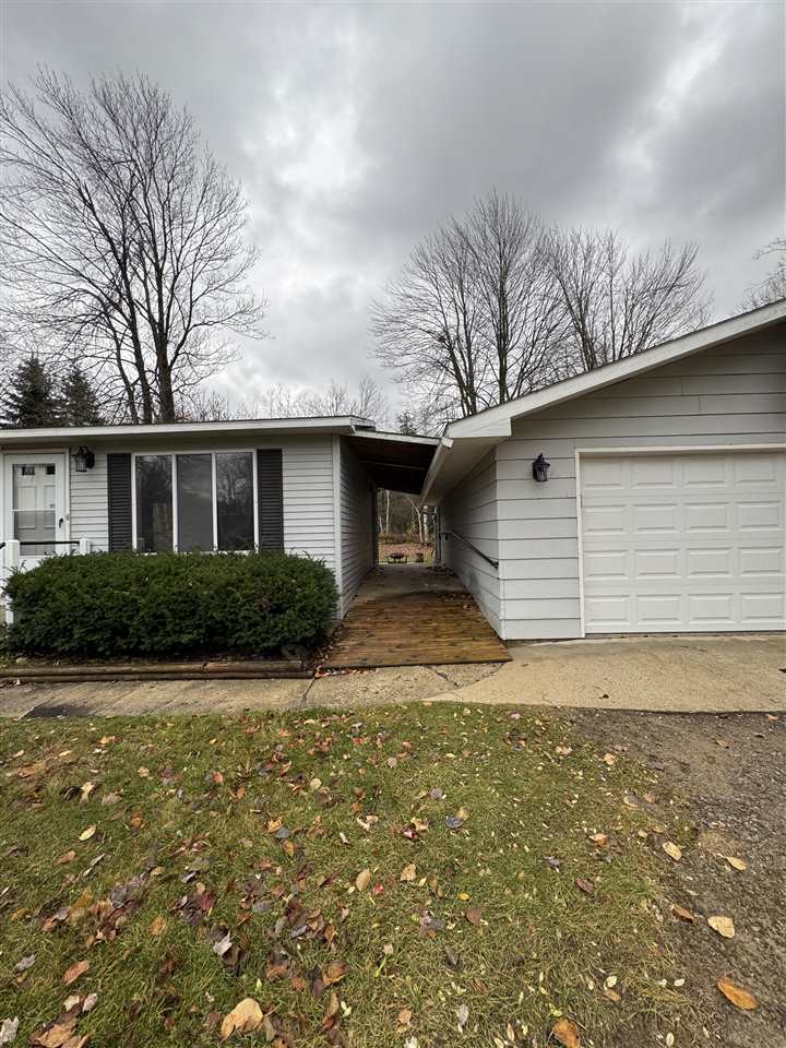 5160 Vis-a-vis Lane Petoskey MI 49770