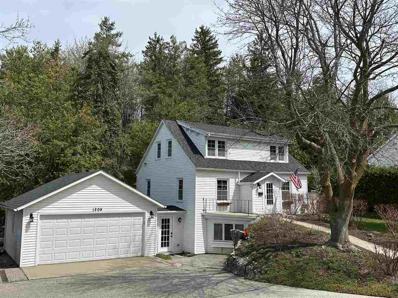 Petoskey MI, 1209 E Mitchell Street