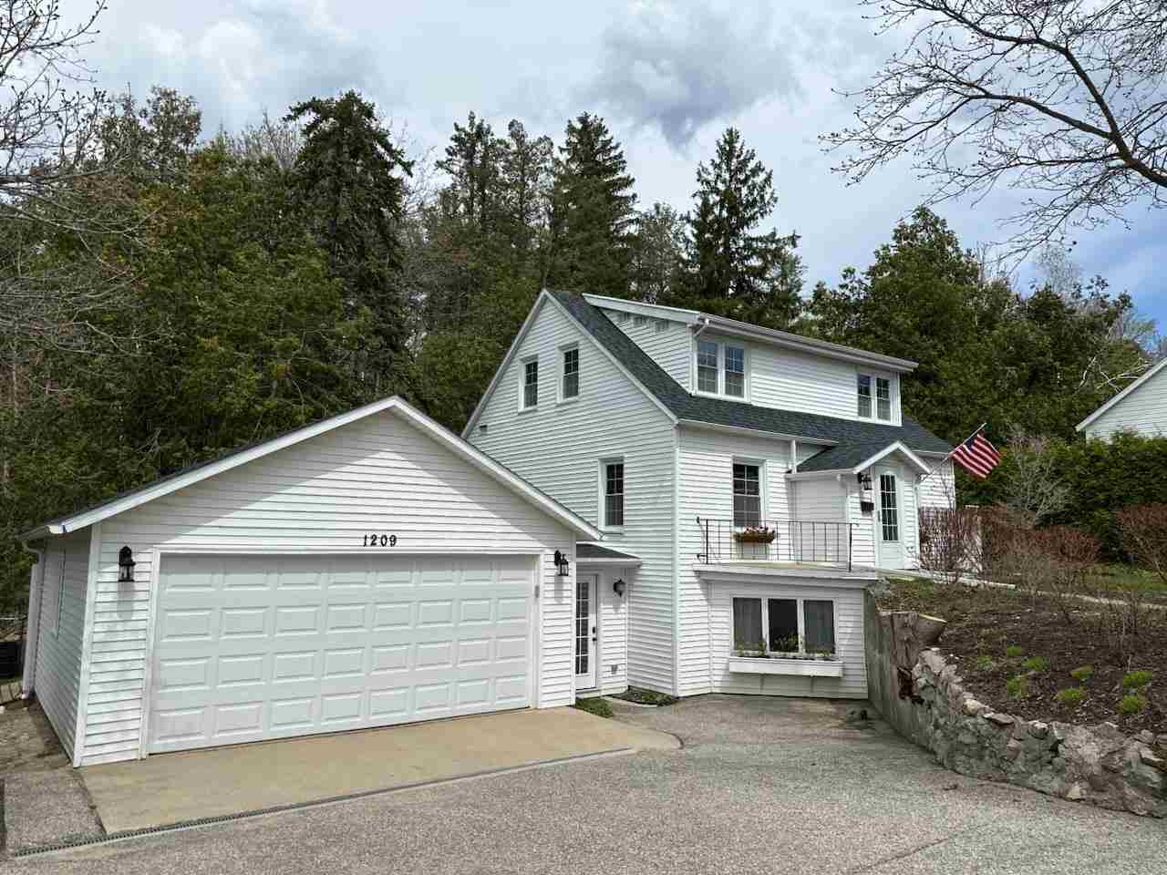 1209 E Mitchell Street Petoskey MI 49770