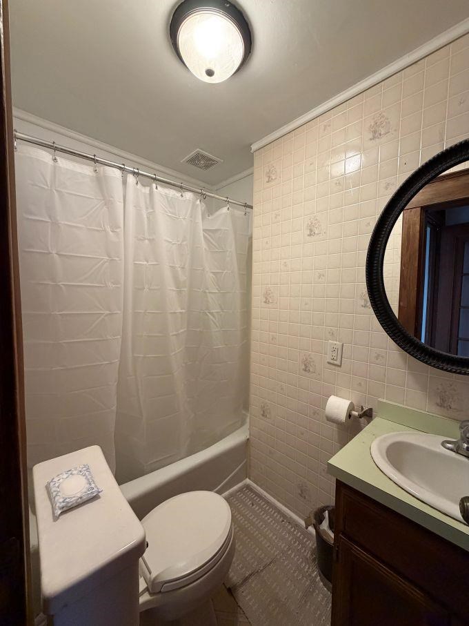 208 Smith Avenue Lansing MI 48910