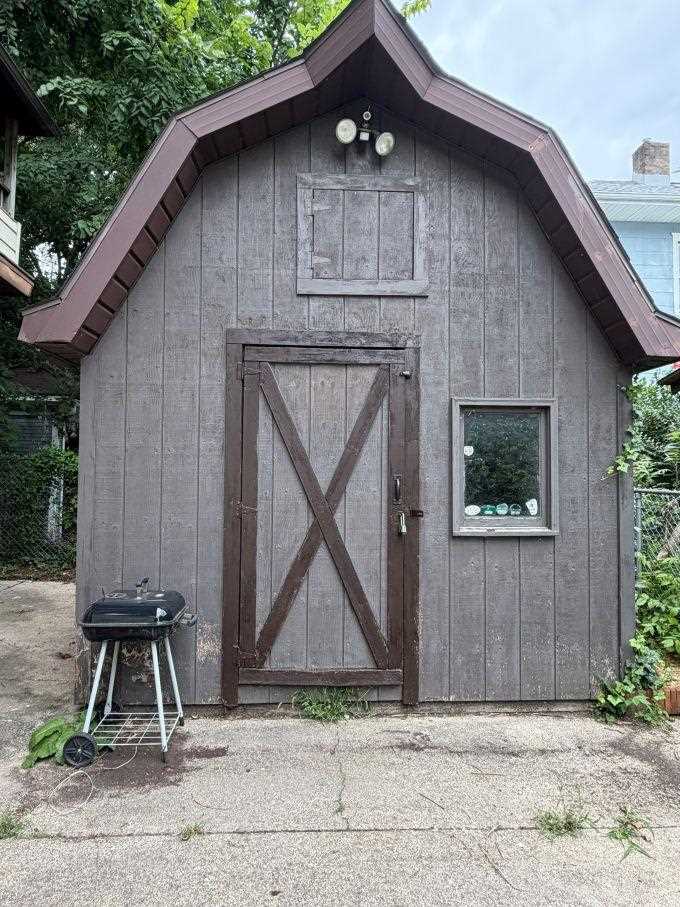 208 Smith Avenue Lansing MI 48910