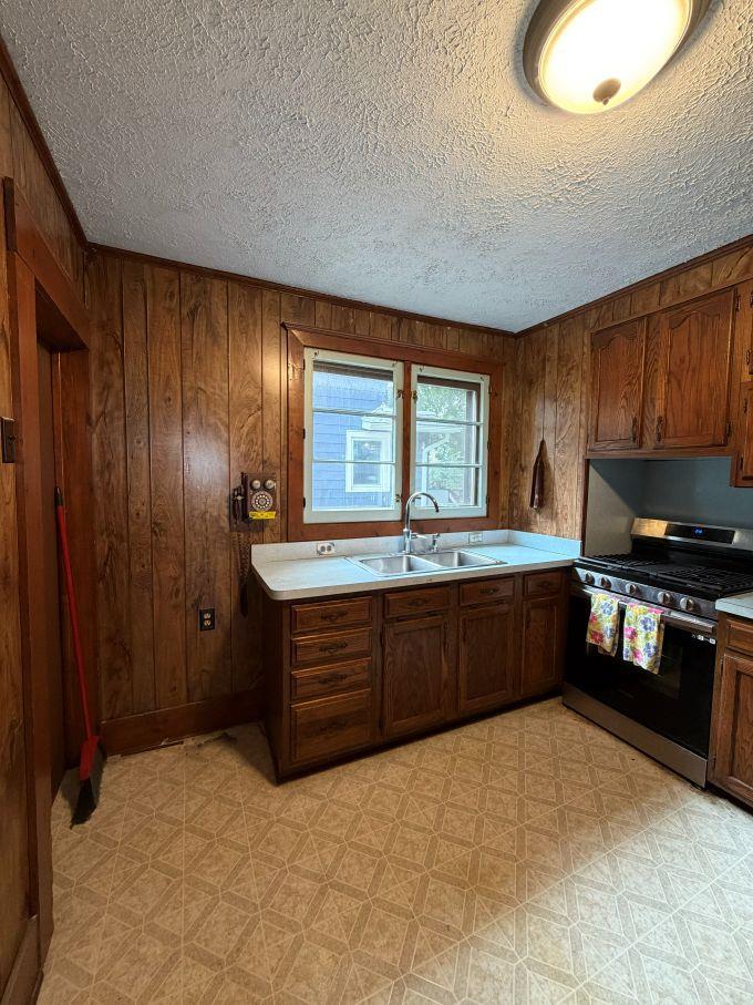 208 Smith Avenue Lansing MI 48910