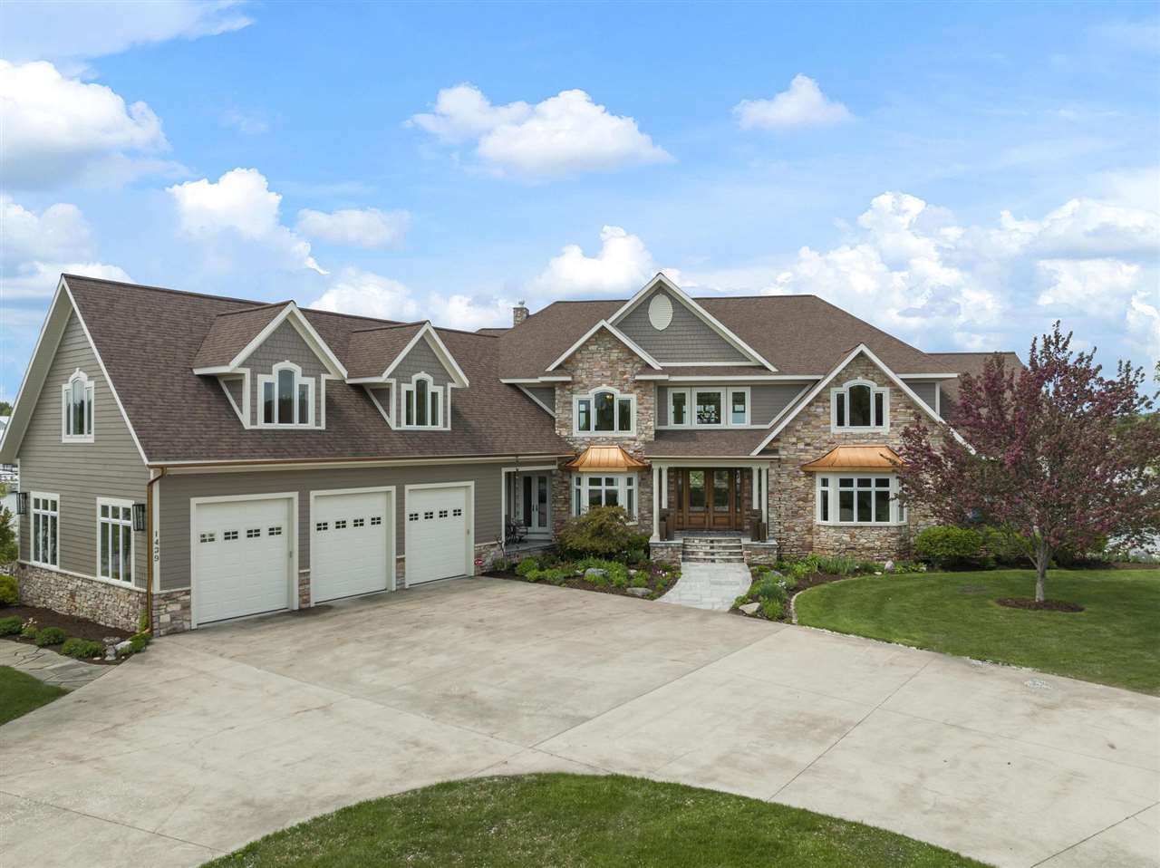 1439 Lindburgh Lane Cheboygan MI 49721