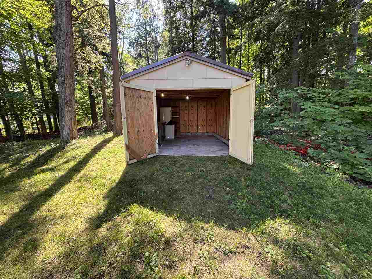 10295 Lakeview Road Carp Lake MI 49718
