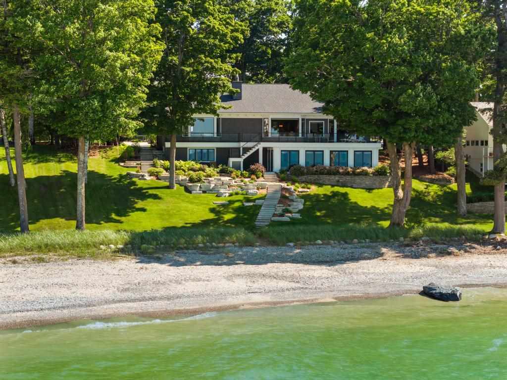 14605 Park Avenue Charlevoix MI 49720