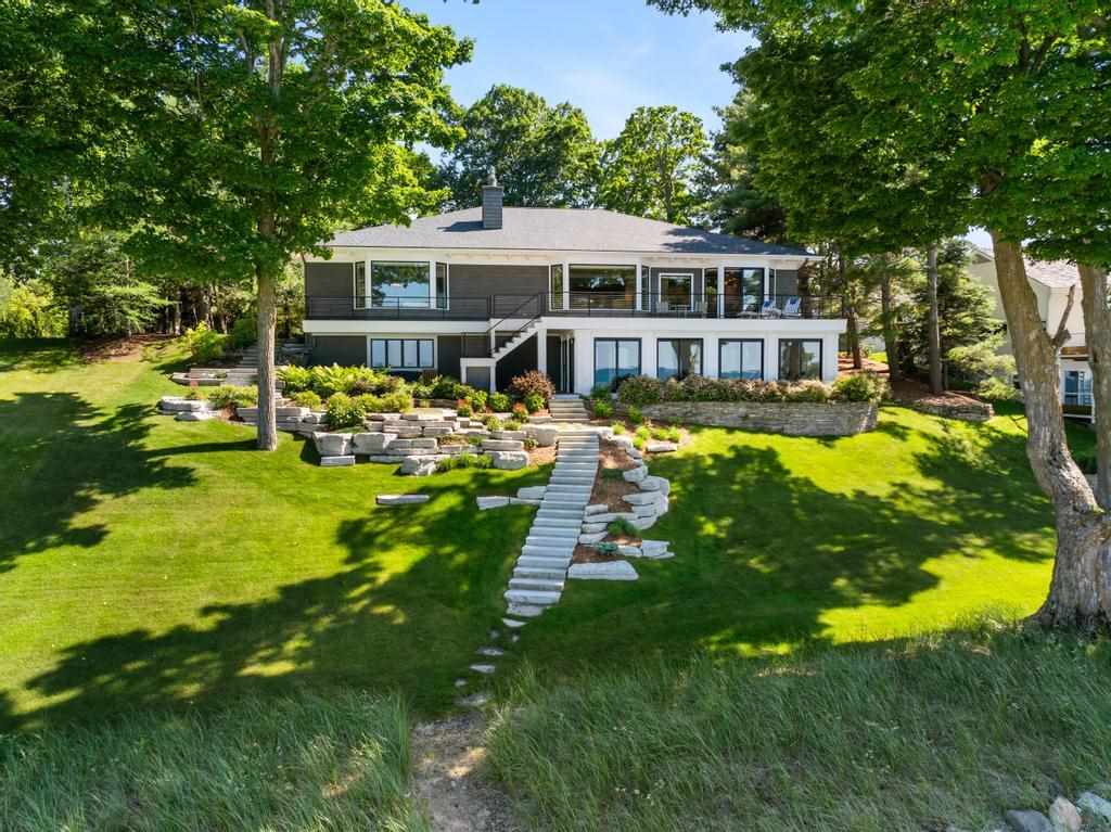 14605 Park Avenue Charlevoix MI 49720