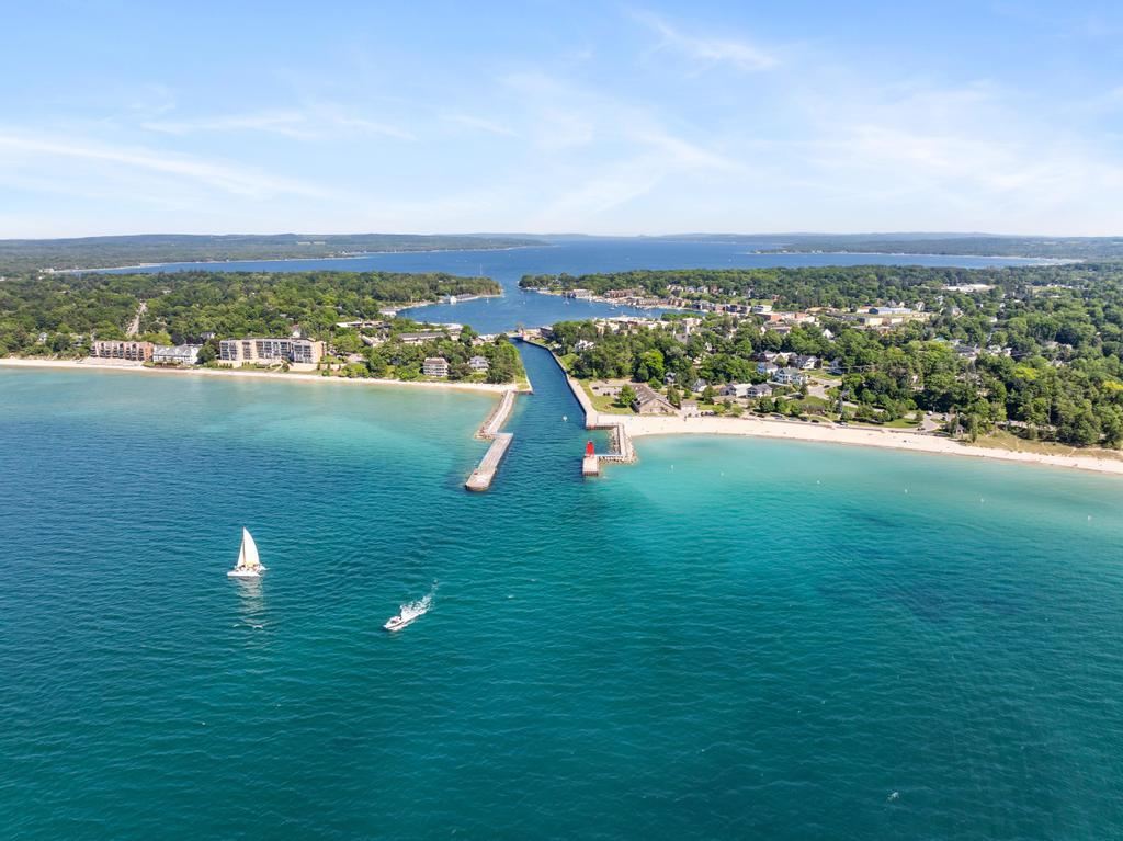 14605 Park Avenue Charlevoix MI 49720