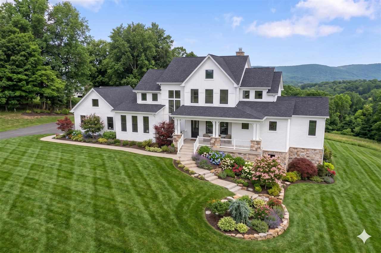 1615 Arrowhead Harbor Springs MI 49740