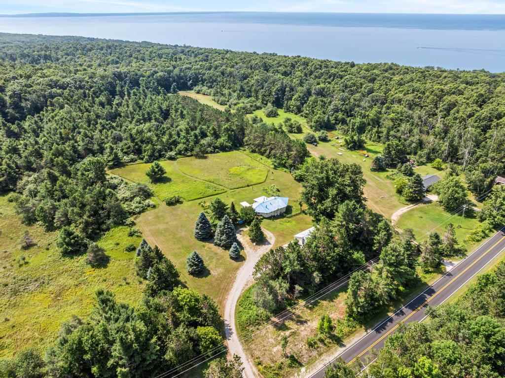 8555 W Stutsmanville Road Harbor Springs MI 49740