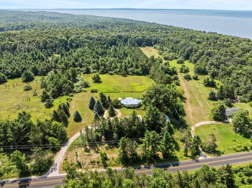 8555 W Stutsmanville Road Harbor Springs MI 49740