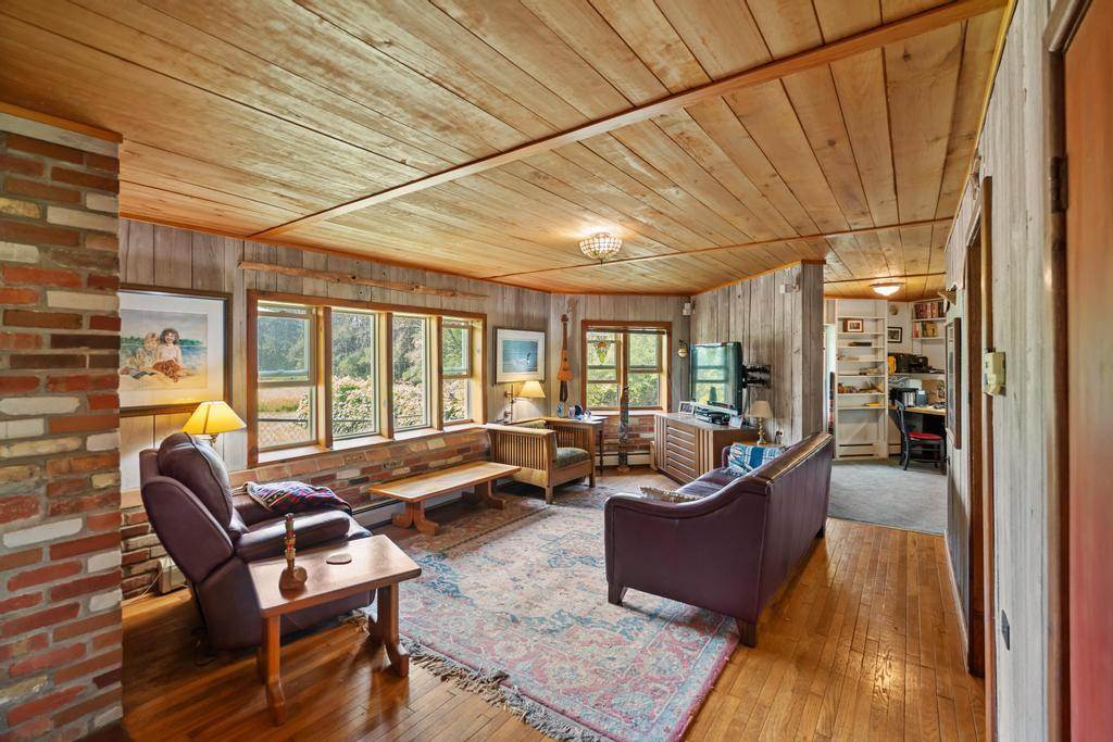 8555 W Stutsmanville Road Harbor Springs MI 49740
