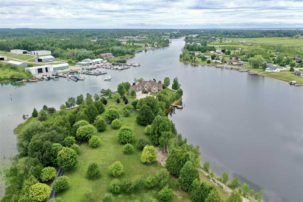 1439 Lindburgh Lane Cheboygan MI 49721