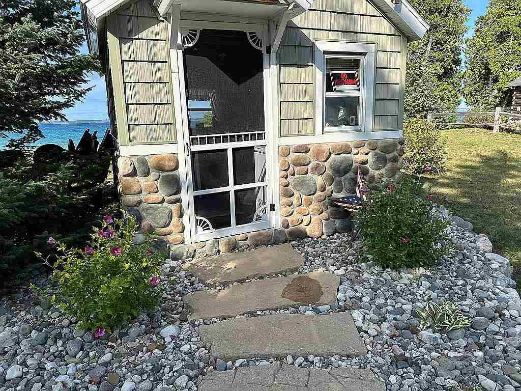 1324 Wenningway Mackinaw City MI 49701